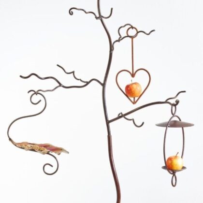 standard-birdfeeder-tree-with-heart-apple-feeder-omega-apple-feeder-and-oak-leaf-feeder-e1630621123361