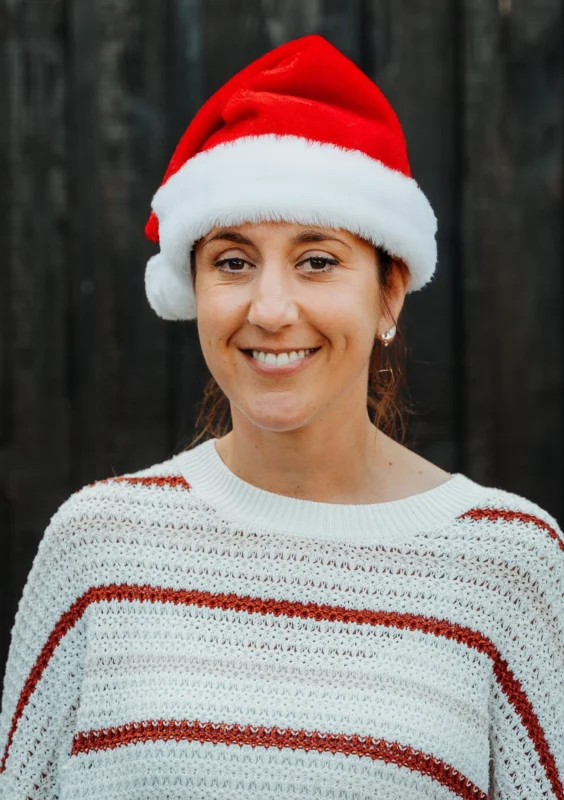 Amie Deane 24 santa2