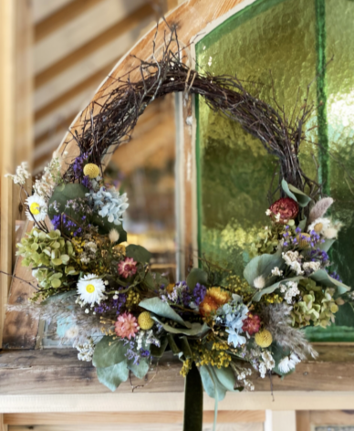 This image has an empty alt attribute; its file name is Workshop-dried-flower-wreath-2-774x1024.png
