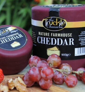 24-trucklecheese – Truckle cheese 900g and 200g